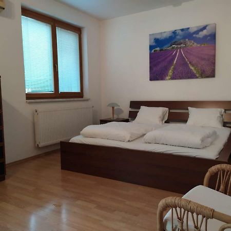 Kate & Jenny - Two-Level Apartment In The Old Town Bratislava Extérieur photo