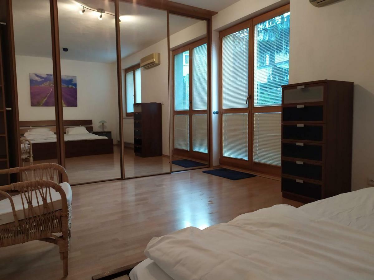 Kate & Jenny - Two-Level Apartment In The Old Town Bratislava Extérieur photo